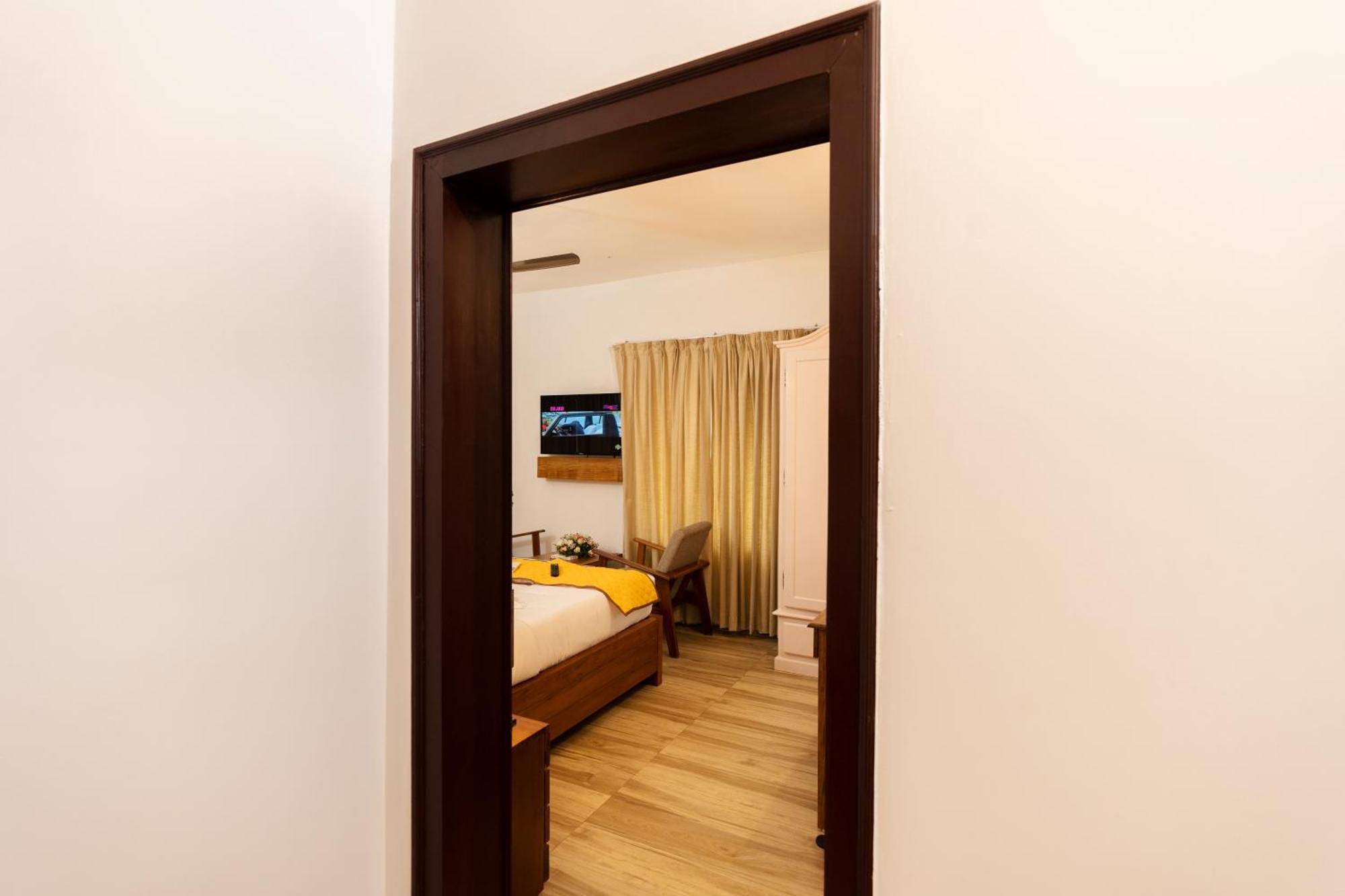 Solo Inn By Hawk Hospitality Kochi Ngoại thất bức ảnh