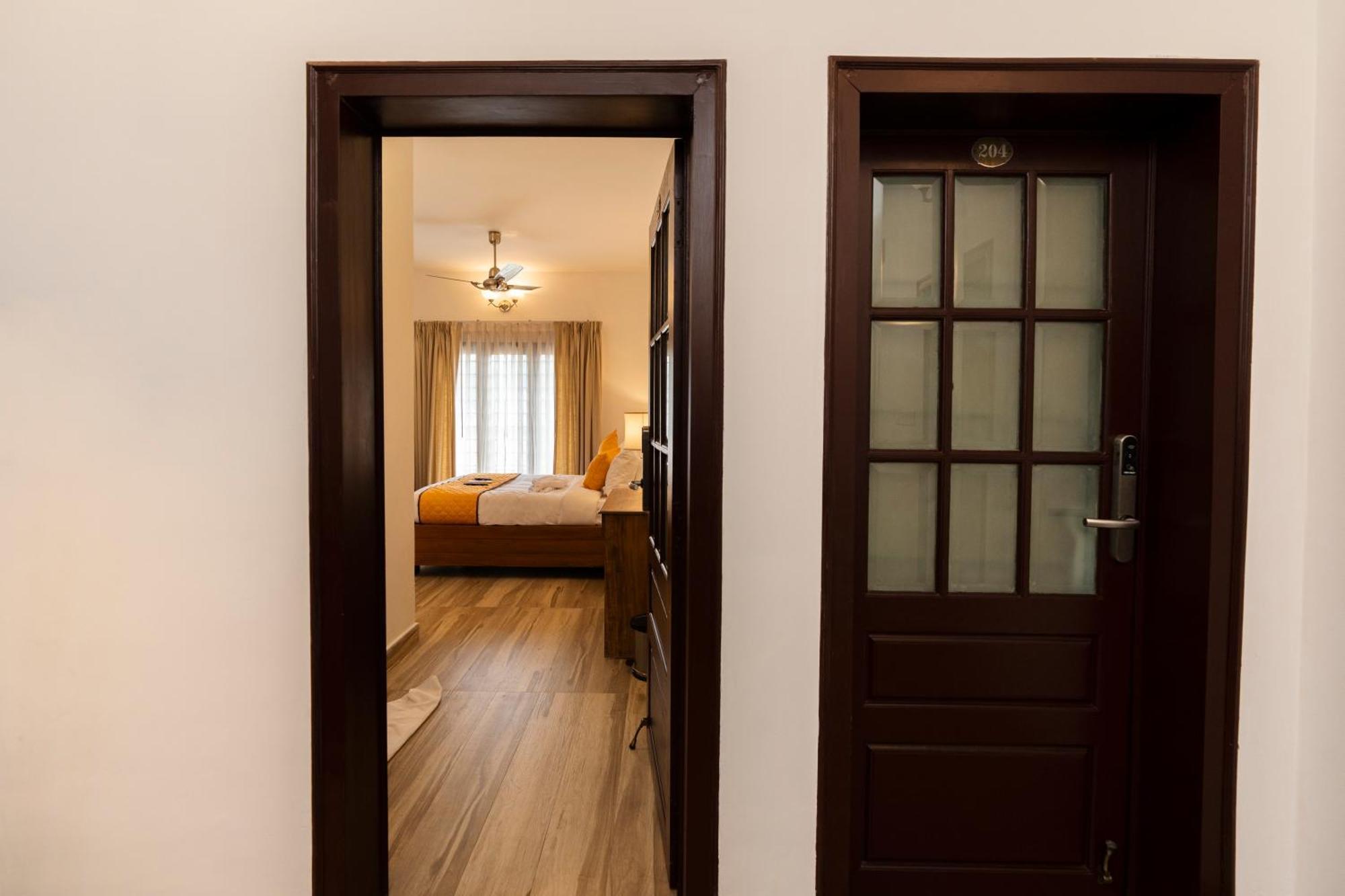 Solo Inn By Hawk Hospitality Kochi Ngoại thất bức ảnh