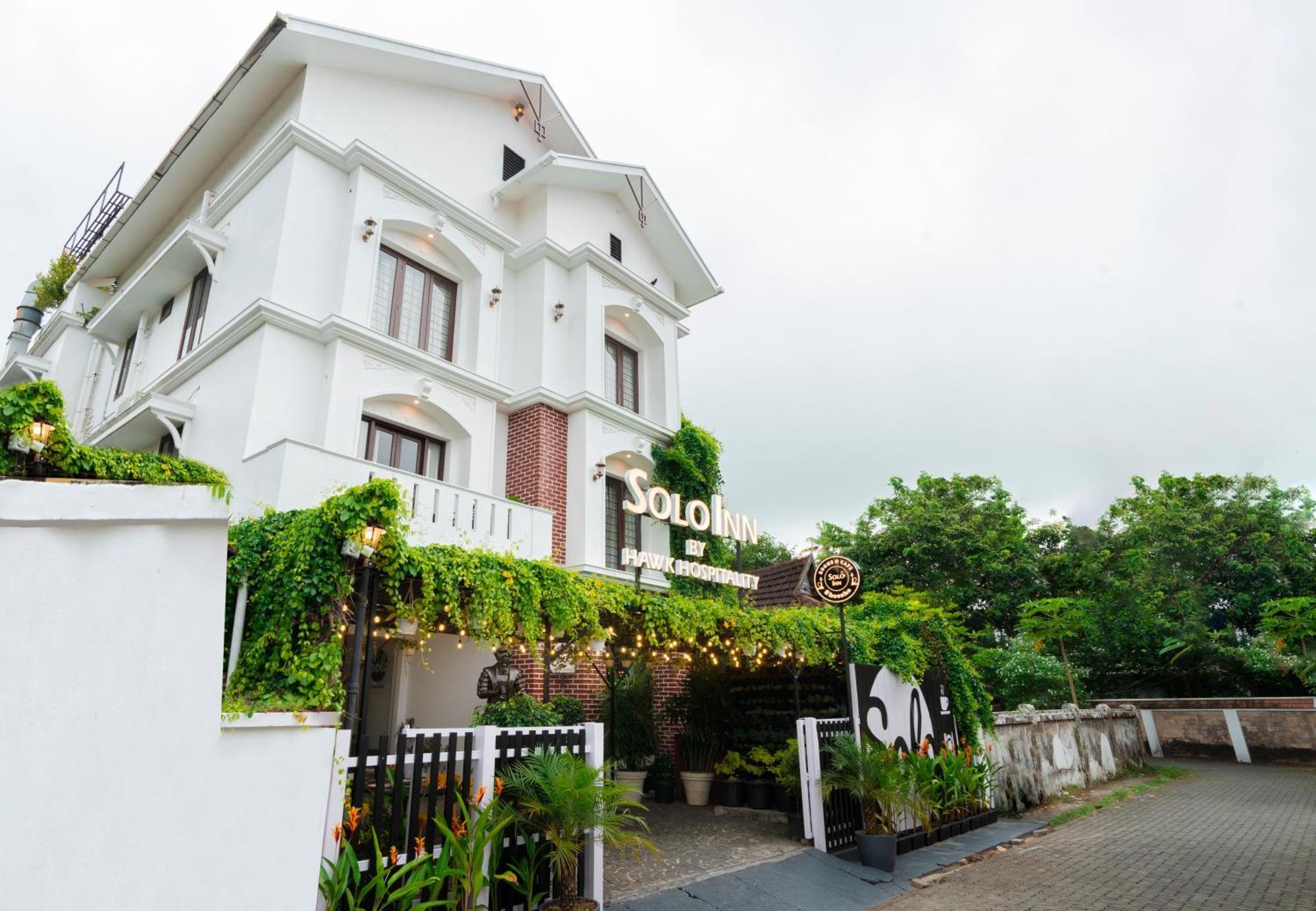 Solo Inn By Hawk Hospitality Kochi Ngoại thất bức ảnh