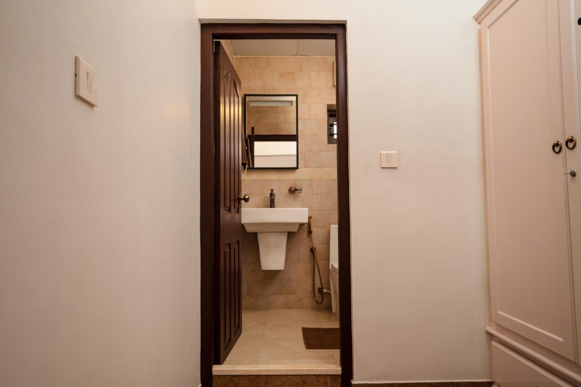 Solo Inn By Hawk Hospitality Kochi Ngoại thất bức ảnh