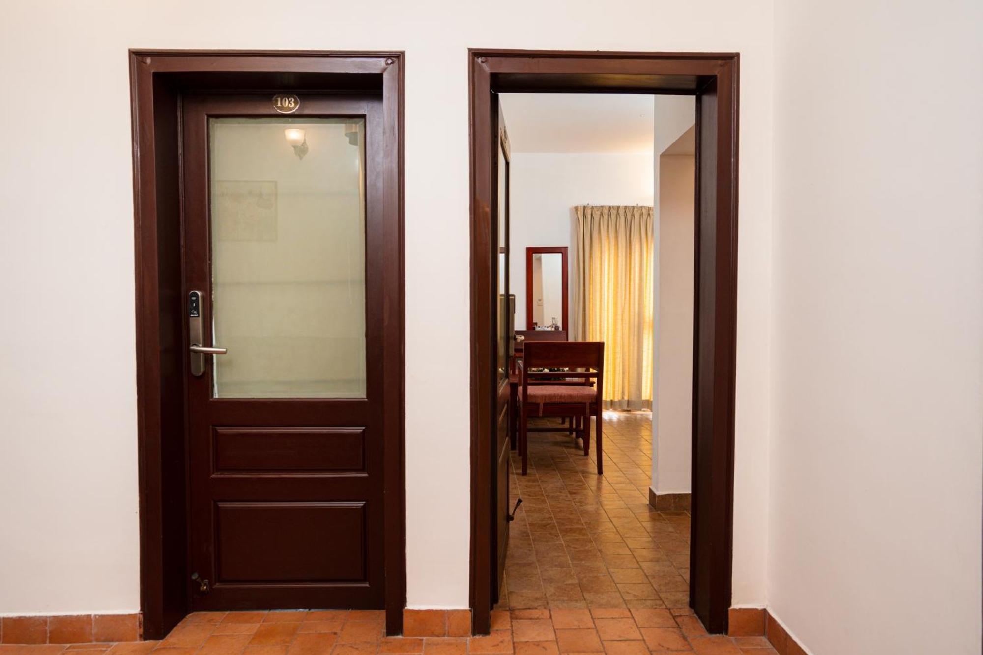 Solo Inn By Hawk Hospitality Kochi Ngoại thất bức ảnh