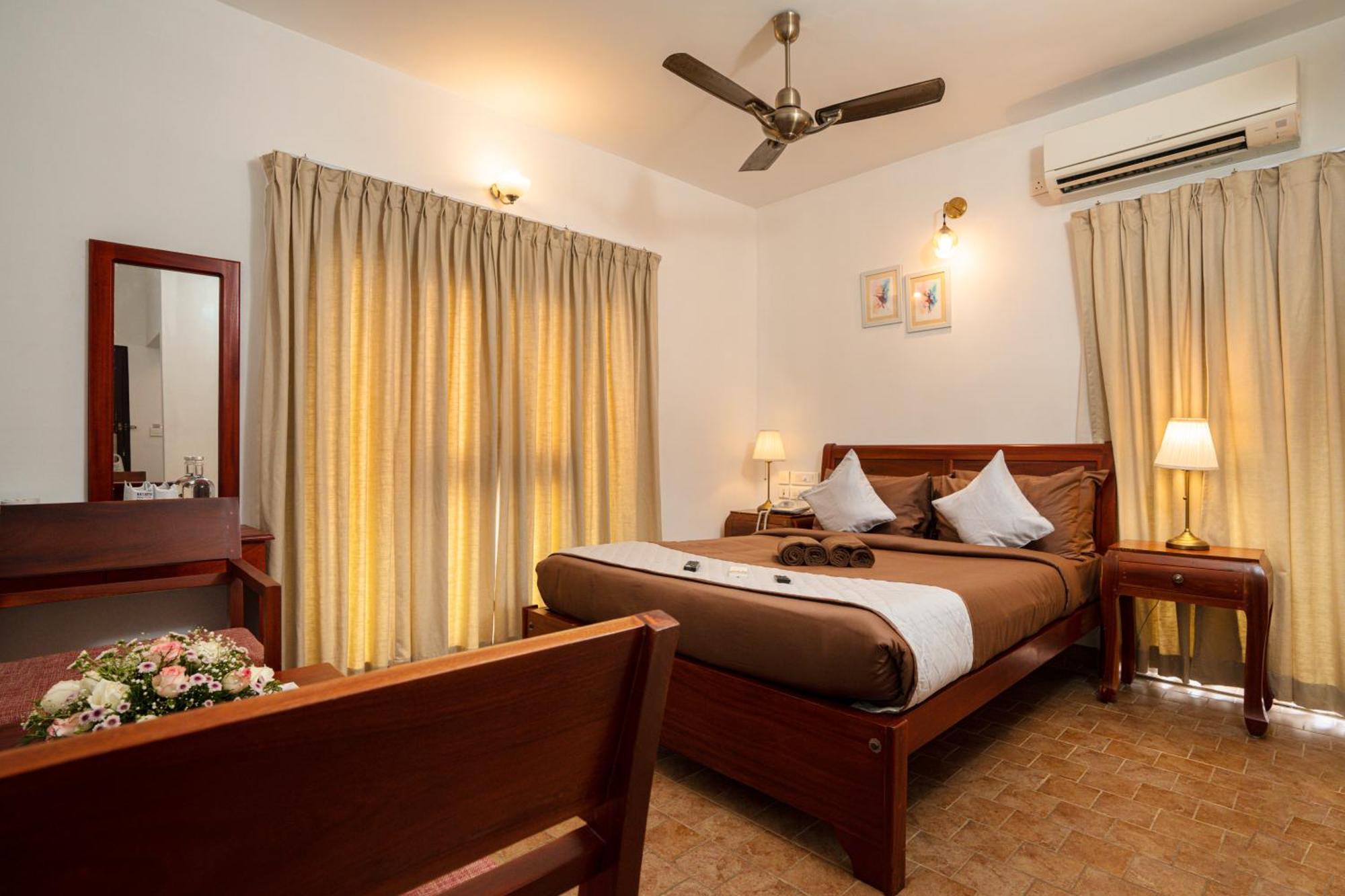 Solo Inn By Hawk Hospitality Kochi Ngoại thất bức ảnh